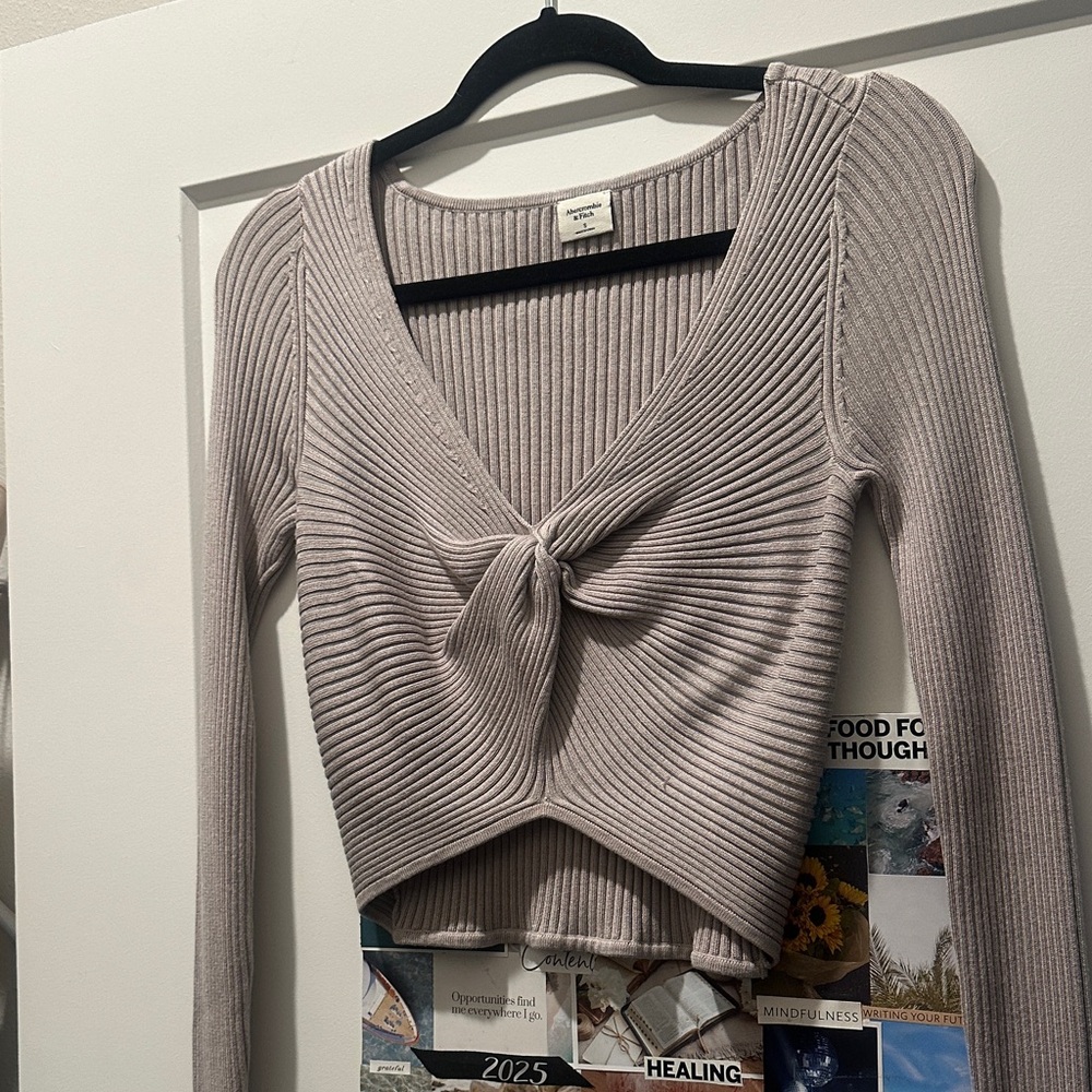 Abercrombie & Fitch Cropped Sweater Top